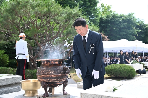백경현 구리시장 2026년 제71회 현충일 추념식 묵념