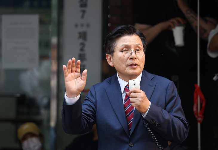발언하는 황교안 대표