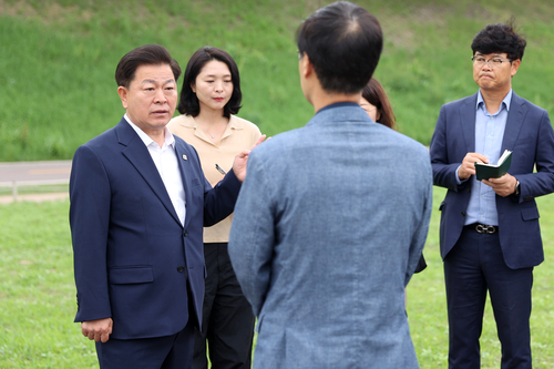 박승원 광명시장 8일 안양천 일대 안전 점검 실시