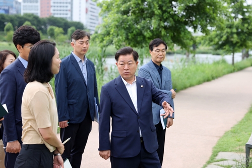 박승원 광명시장 8일 안양천 일대 안전 점검 실시