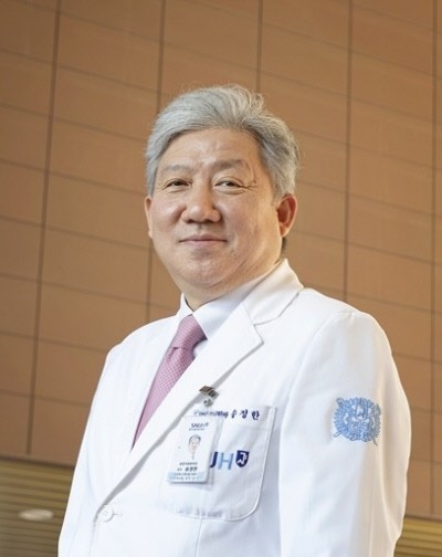 분당서울대병원 13대·14대 원장을 역임한 송정한 교수