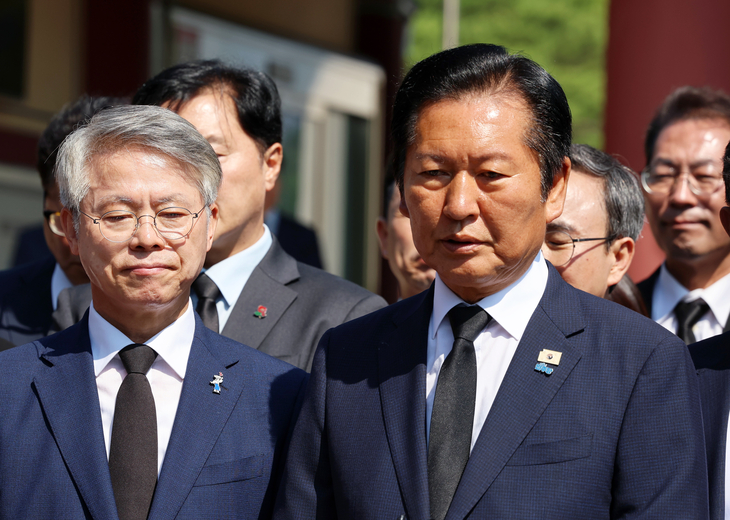 5·18민주묘지에서 발언하는 정청래 대표