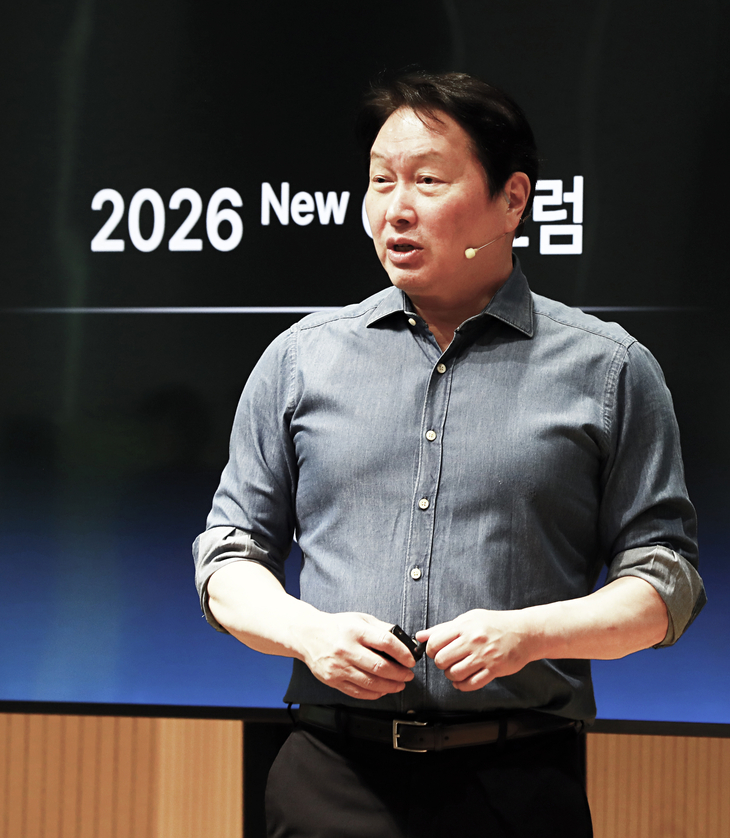 최태원 SK그룹 회장이 13일 경기 이천시 SKMS 연구소에서 열린 '2026 New 이천포럼'에서 마무리 발언을 하고 있다.