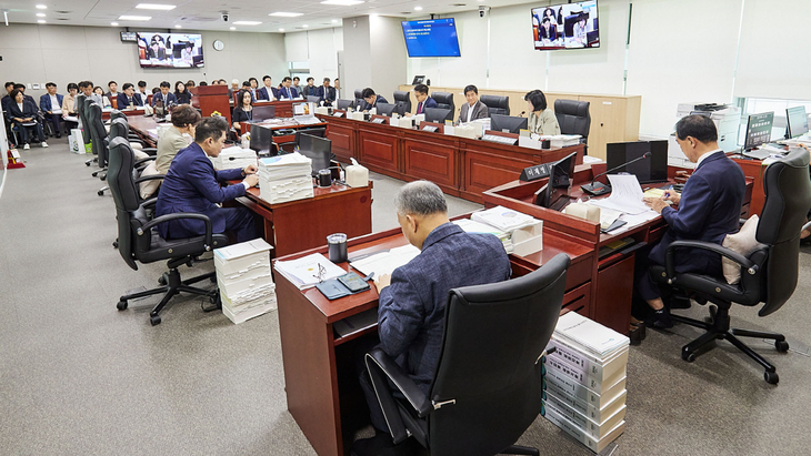 경기도의회 미래과학협력위원회가 반도체 산업 지원을 위한 조례안 심사와 결산 심의를 마무리하며 제11대 후반기 2년간의 공식 의정활동을 마쳤다