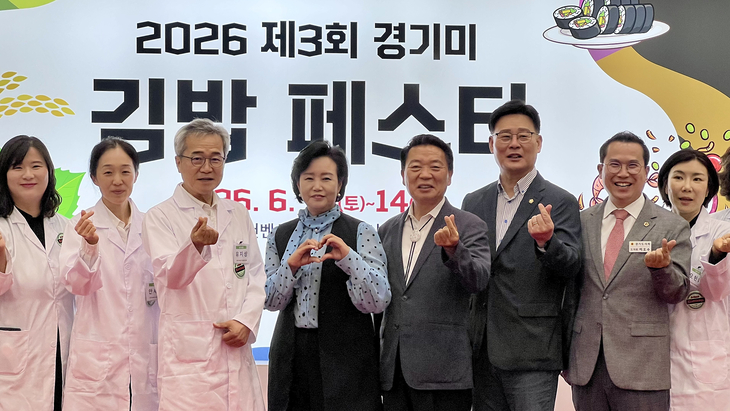 방성환 도의원(왼쪽에서 다섯 번째). 제공=경기도의회