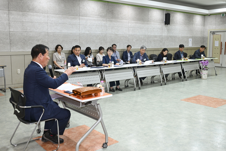 문경시장 인수위 “모범공무원 포상 철회 압박 없었다”…신현국 전 시장 주장 정면 반박