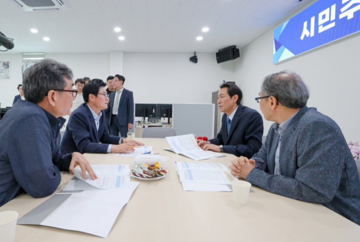 우상호·구자열 첫 정책 회동
