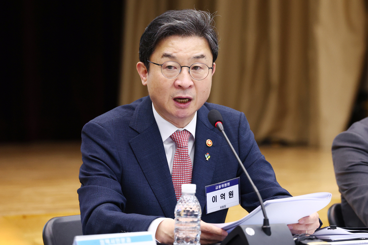 발언하는 이억원 금융위원장