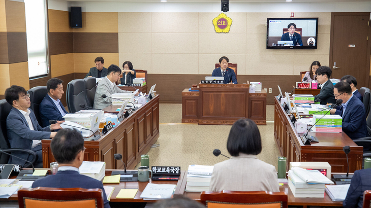 '2025회계연도 인천광역시 교육비특별회계 결산심사'를 하고 있는 인천시의회 교육위원회. 제공=인천시의회