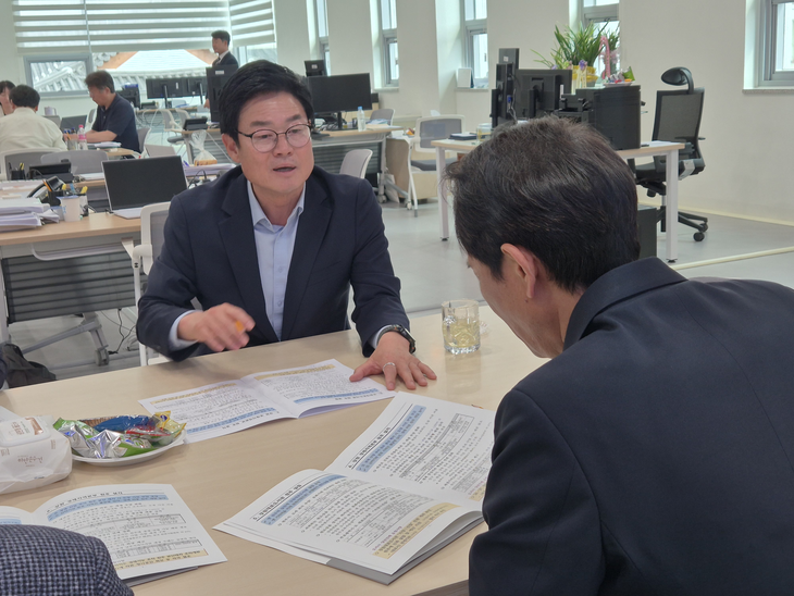 우상호·구자열 첫 정책 회동