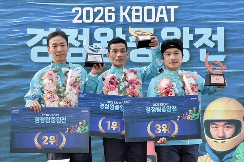 2026 KBOAT 경정 왕중왕전 입상-왼쪽부터 2위 김민준, 1위 김완석, 3위 심상철