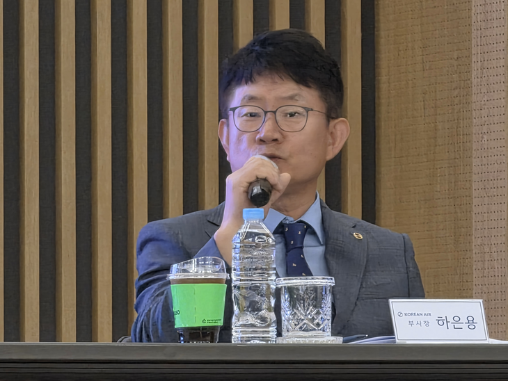 하은용 재무부문 부사장(CFO)이 기자들과 주주들의 질문에 답변하는 모습. 사진=박규빈 기자