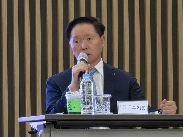 19일 서울 영등포구 여의도동 소재 한국투자증권 본사 4층 강당에서 열린 '아시아나항공 합병 통합 관련 주주 간담회'에서 우기홍 대한항공 대표이