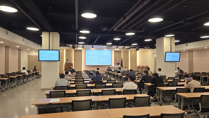19일 경기도 성남시 판교 한컴타워에서 열린 다산네트웍스 임시 주주총회에 참석한 주주들 [사진=최태현 기자]