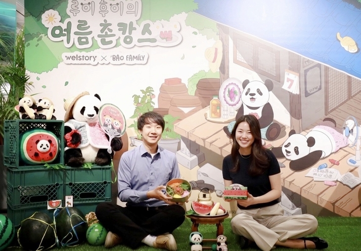 삼성웰스토리가 에버랜드의 쌍둥이 판다 루이바오, 후이바오와 함께하는 '루이후이 여름촌캉스' 여름 시즌 프로모션을 통해 전북 고창의 특산물을