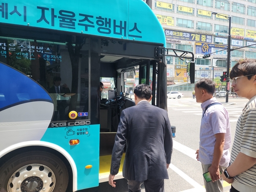 김운남 고양특례시의회 의장 24일 고양특례시 자율주행버스 I'M고래(아이엠고래) 운영 현장 점검