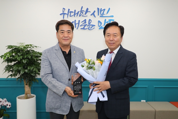 안동시, 퇴임 시의원 5명에 공로패