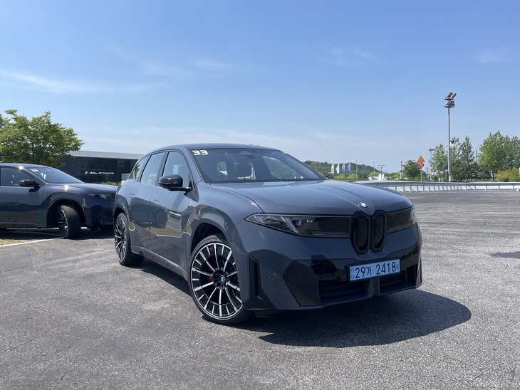 BMW '더 뉴 iX3'. 사진=박지성 기자