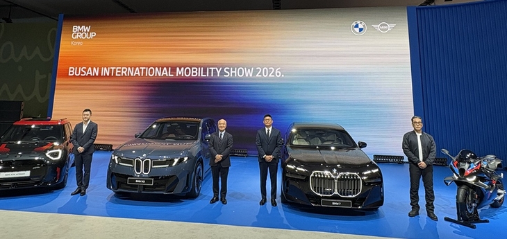 정수원(왼쪽부터) MINI코리아 총괄 본부장, 한상윤 BMW그룹코리아 대표, 석재우 BMW코리아 브랜드 총괄 본부장, 조현욱 BMW모토라드코리아 총괄 본부장