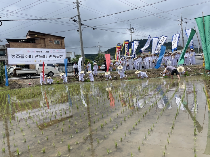 논에 울려 퍼지는 선조들의 노랫가락…화순 능주들소리, 풍년을 기원하다