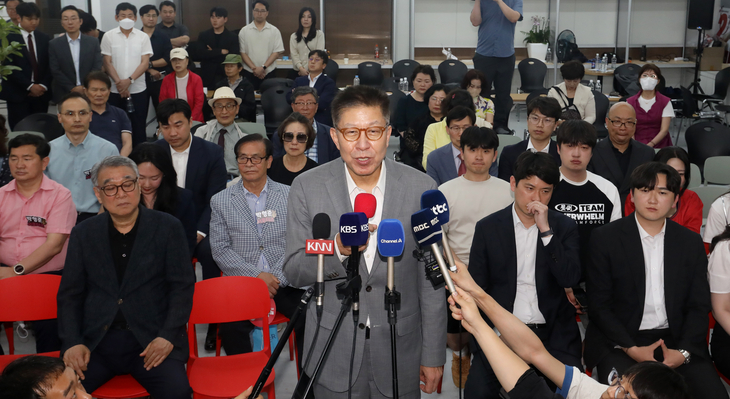 입장 밝히는 박형준 부산시장 후보