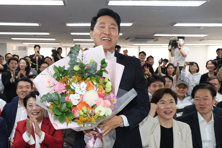 “李대통령에게 타격”…서울 내준 ‘與 승리’에 외신 주목