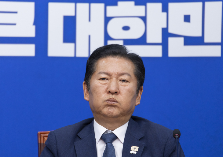 지방선거 후 첫 공개 최고위에서 발언 마친 정청래 대표