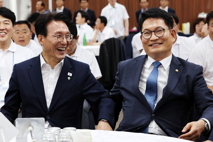 李와 만찬한 송영길, 출마 초읽기?…민주 전대 최대 변수로