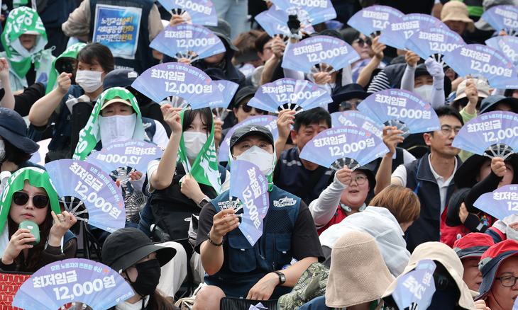 “모든 노동자의 든든한 우산은 최저임금