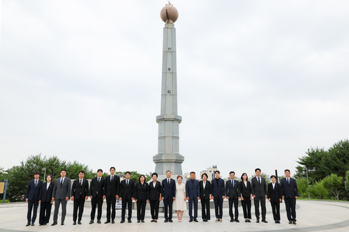 제10대 안산시의회 2일 현충탑 참배