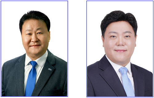 김종욱 신임 의장(왼쪽)과 정윤영 신임 부의장. 제공=오산시의회