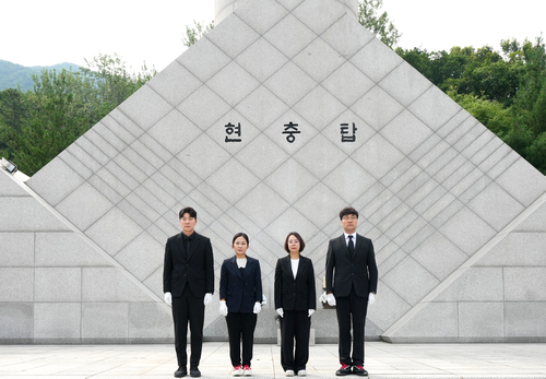 제10대 하남시의회 1일 현충탑 참배로 공식 출범
