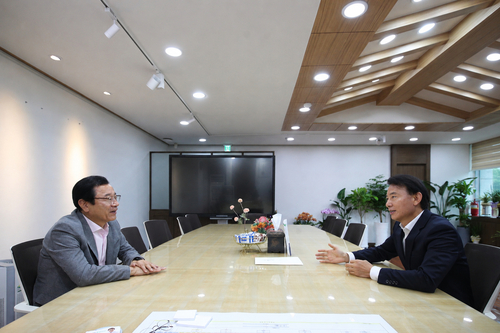 최현덕 남양주시장-이현재 하남시장(왼쪽) 3일 공동 현안 논의