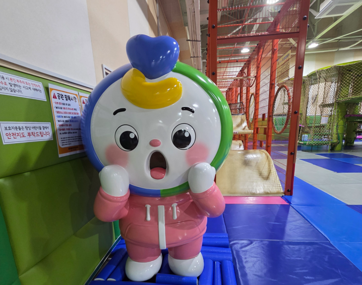 '춘봄이' 조형물 포토존