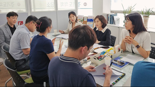 (뒷줄왼쪽부터) 경기도의회 전예슬・김영희 의원. 제공=경기도의회