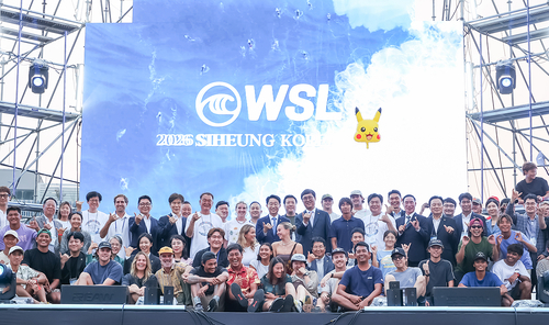 2026년 WSL 시흥 코리아 오픈 국제서핑대회 4일 개회식 참가자 기념촬영