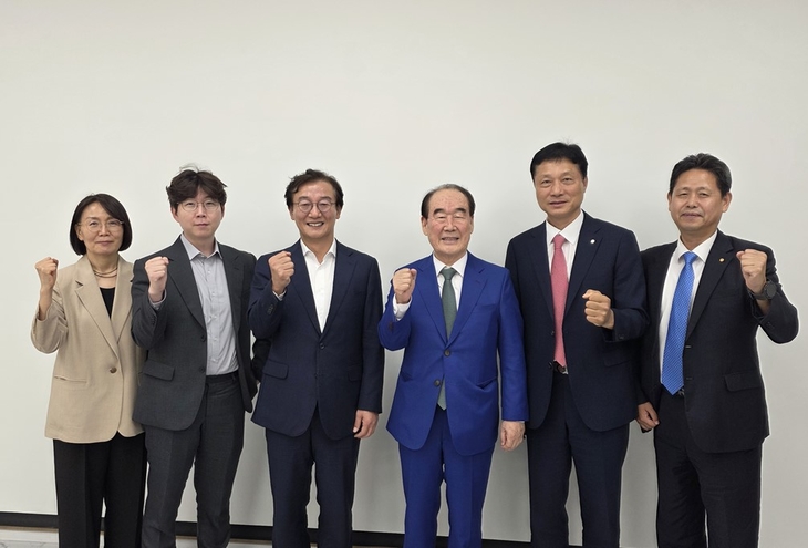 부산시는 7일 흥아해운이 본사 이전을 결정했다고 밝혔다.