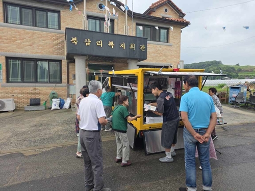 연천군 찾아가는 이동장터 '행복마차' 시범운영 현장