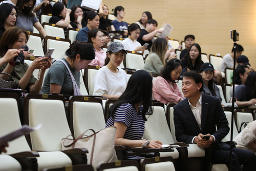 최현덕 남양주시장 7일 '아이의 행복한 성장을 위한 부모교육' 참석자와 소통
