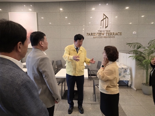 손배찬 파주시장 8일 와동동 아파트 화재 피해 이재민 격려방문