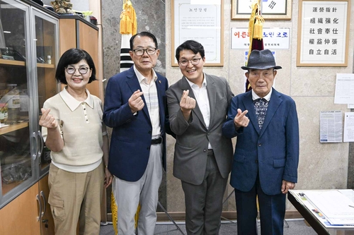 조세일 제10대 의정부시의회 전반기 의장(왼쪽 세번째) 9일 당선 첫 공식 일정으로 대한노인회 의정부시지회 방문