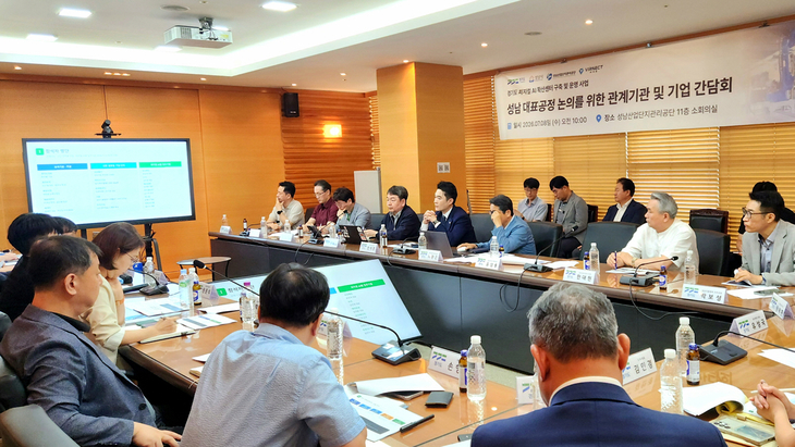 전석훈 경기도의원이 8일 성남하이테크밸리 내 '경기도 피지컬 AI LAB'에서 관계기관과 기업 관계자들이 참석한 가운데 확산센터 운영 활성화를 위한