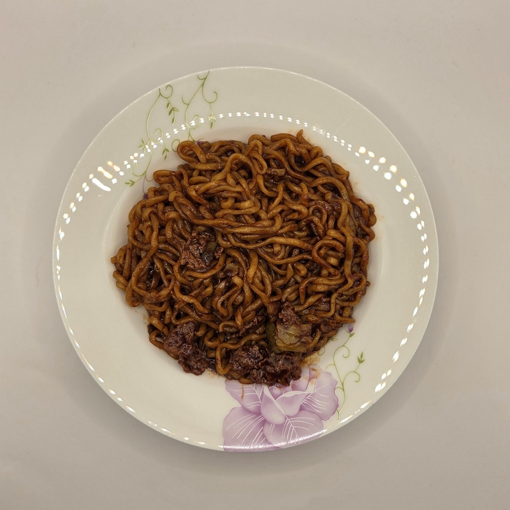 짜파게티 더 블랙 제품 조리 사진.