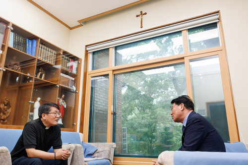서창수 의왕시의회 의장 취임 후 첫 공식 일정으로 성라자로마을 방문