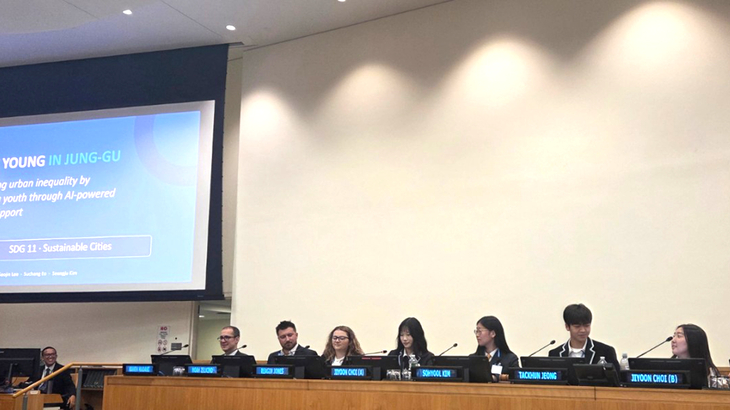 인천시 학생들이 미국 뉴욕 UN 본부에서 열린 '2026 UN 고위급정치포럼(HLPF)' 부대행사에서 읽걷쓰 기반 글로컬 프로젝트 성과를 발표하고 있다. 제공=