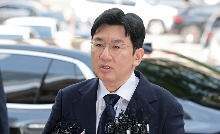 '부정거래 의혹' 방시혁 의장, 경찰 출석
