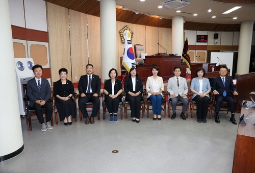 제10대 고양특례시의회  전반기 의장단