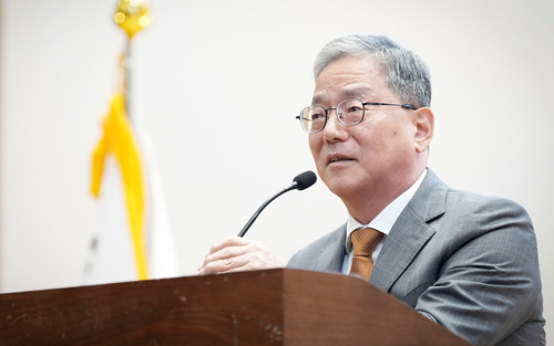 황준기 용인시 제2부시장이 중부권 광역급행철도(JTX) 추진 촉구 국회 토론회에서 발언하고 있다. 제공=용인시