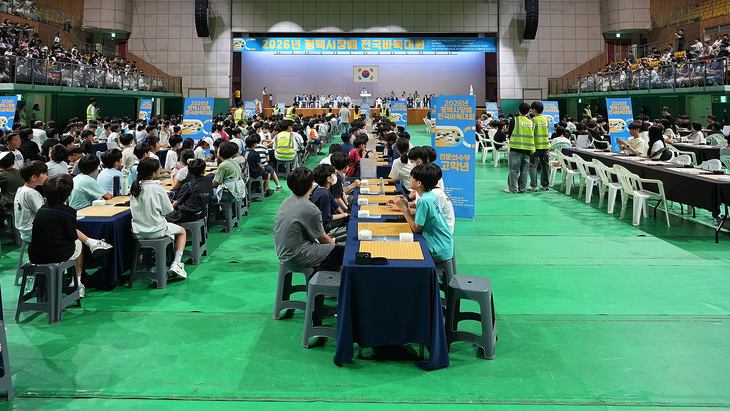 지난 12일 이충문화체육관에서 열린 '2026 평택시장배 전국 바둑대회'에서 전국 바둑 동호인들이 대국을 펼치고 있다. 제공=평택시