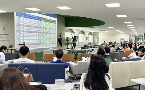 경복대 '2026 RISING DAY' 행사 중 박문수 교사(서울 청원여고) 2027 대입 수시모집 이해와 대비 특강 진행